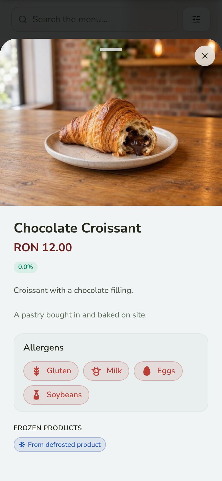 Egy étel a vendégek étlapján, fotóval, allergénekkel és az elkészítés módjával